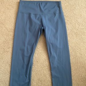 Lululemon size 4 blue cropped leggings